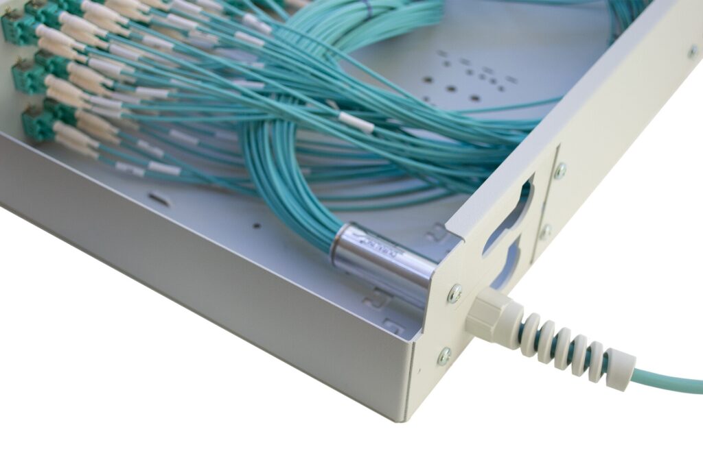 E2000 2U patch panel – with adapters