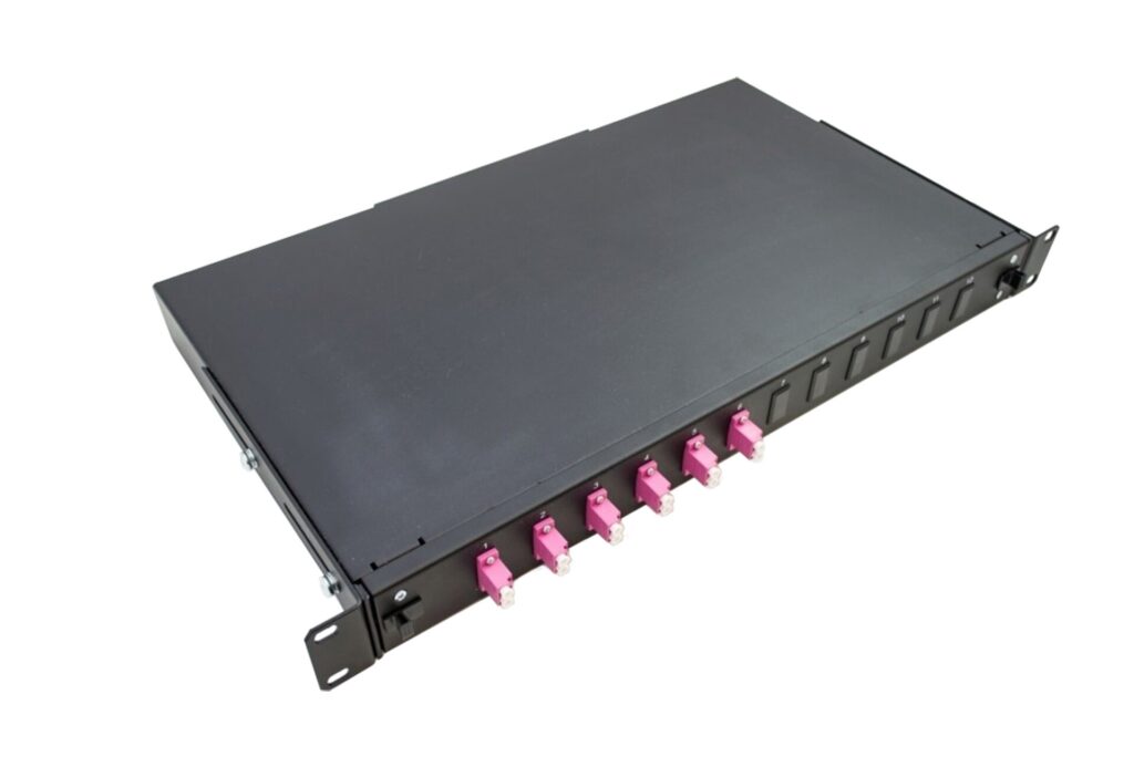 lc-1u-patch-panel s adaptérom (1)